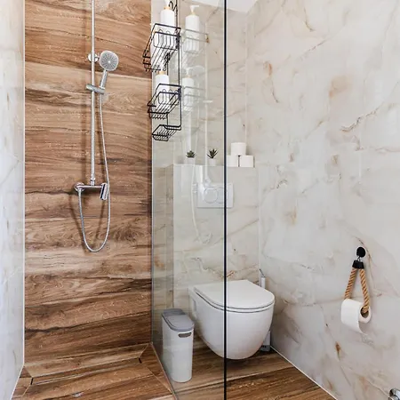 3 Bedroom Amazing In Prázdninový dům Šibenik