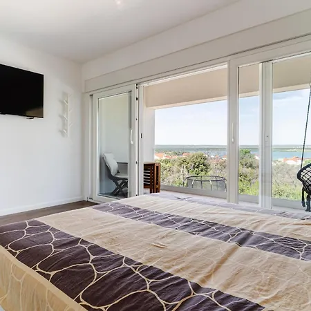 3 Bedroom Amazing In Šibenik